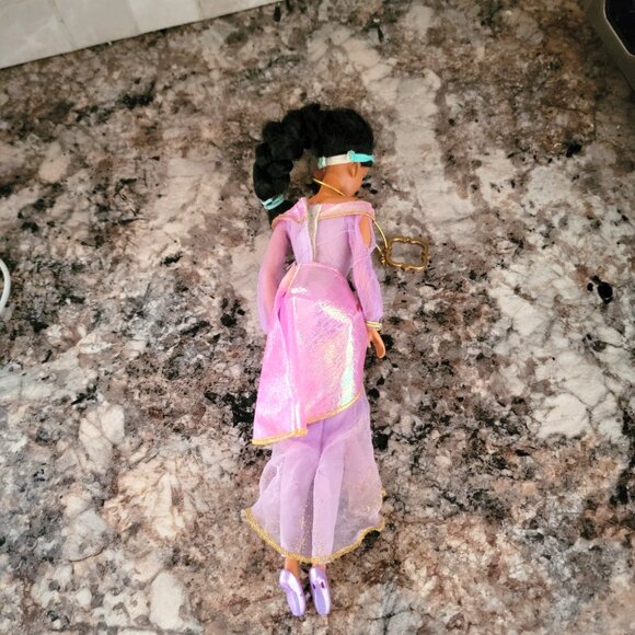 Disney’s Aladdin Princess Jasmine Fashion Doll-1992 - Picture 2 of 4